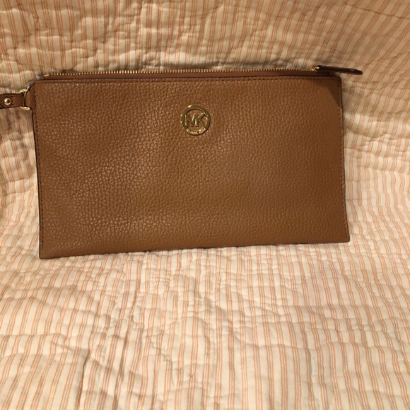 MICHAEL Michael Kors Handbags - Michael Kors *BRAND NEW* Wristlet